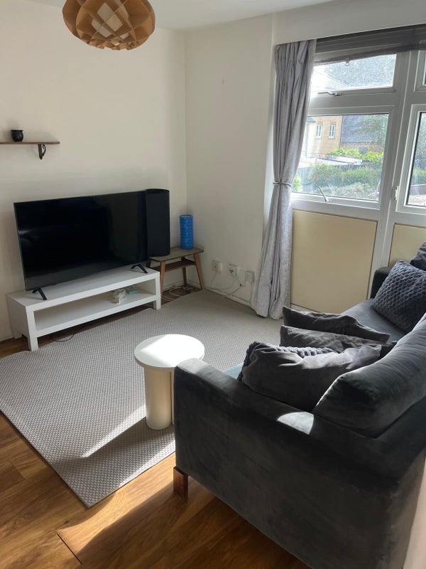 Room Warner Place in Greater London