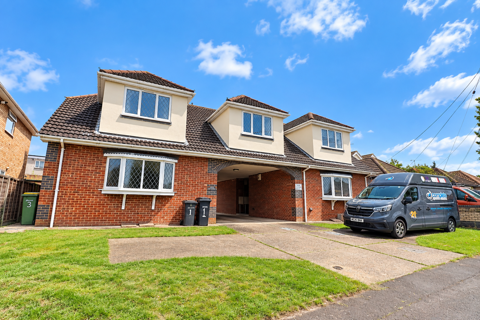 Flat Glebe Drive in Rayleigh