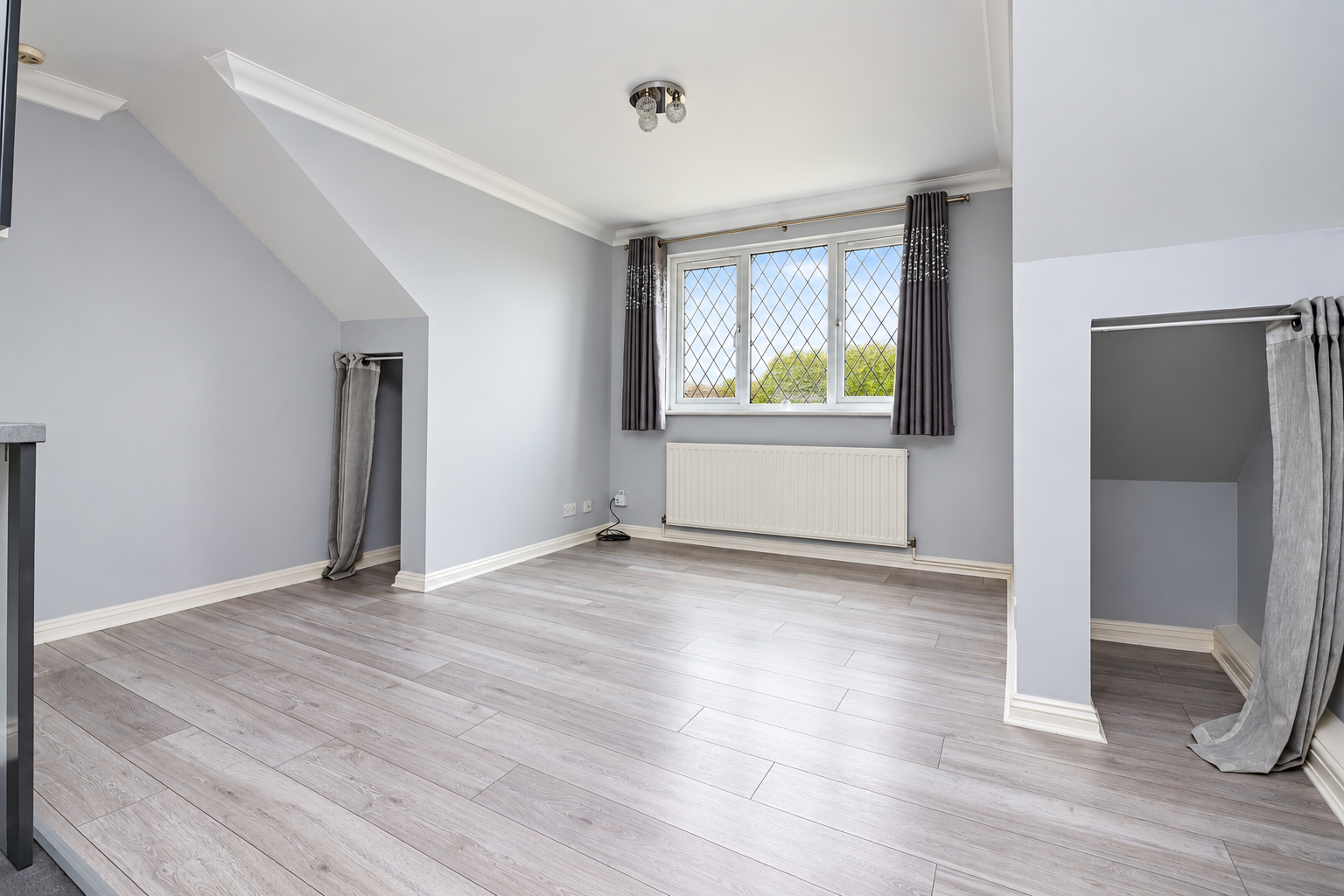 Flat Glebe Drive in Rayleigh