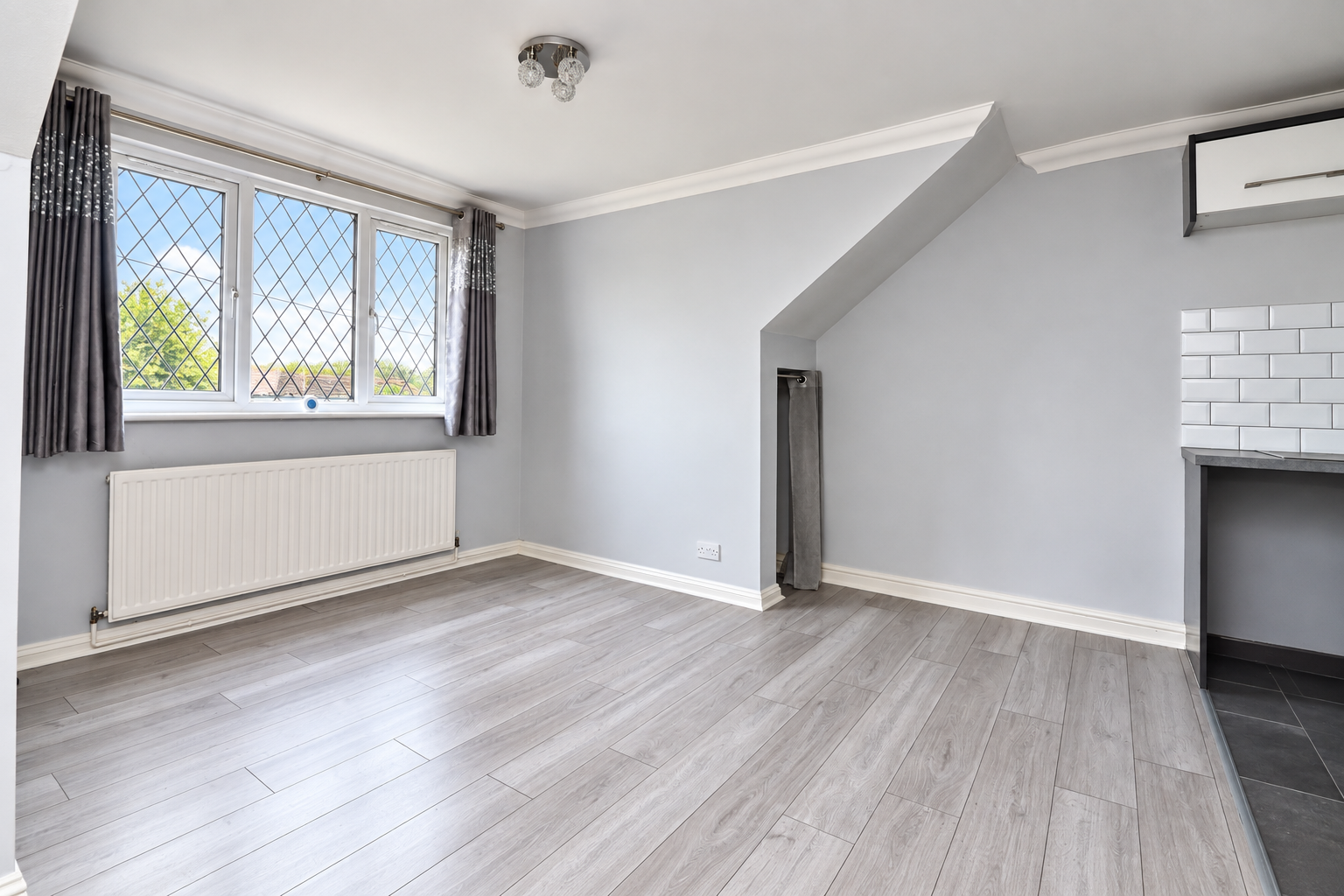 Flat Glebe Drive in Rayleigh