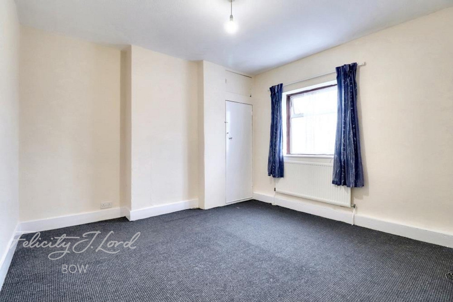 Flat Holland Road in Greater London