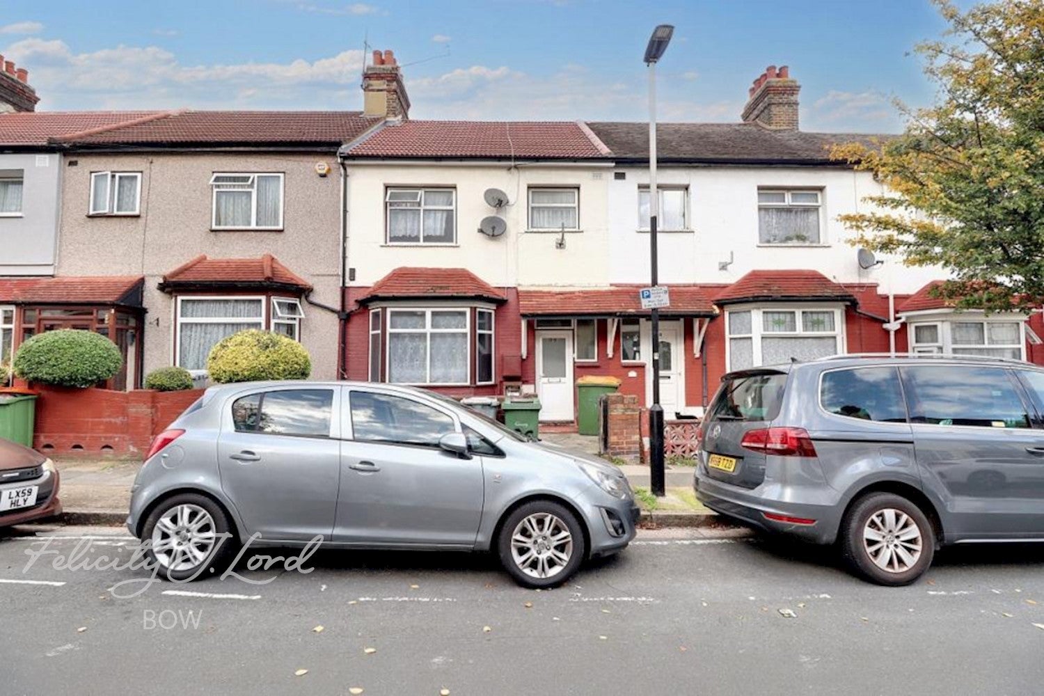 Flat Holland Road in Greater London