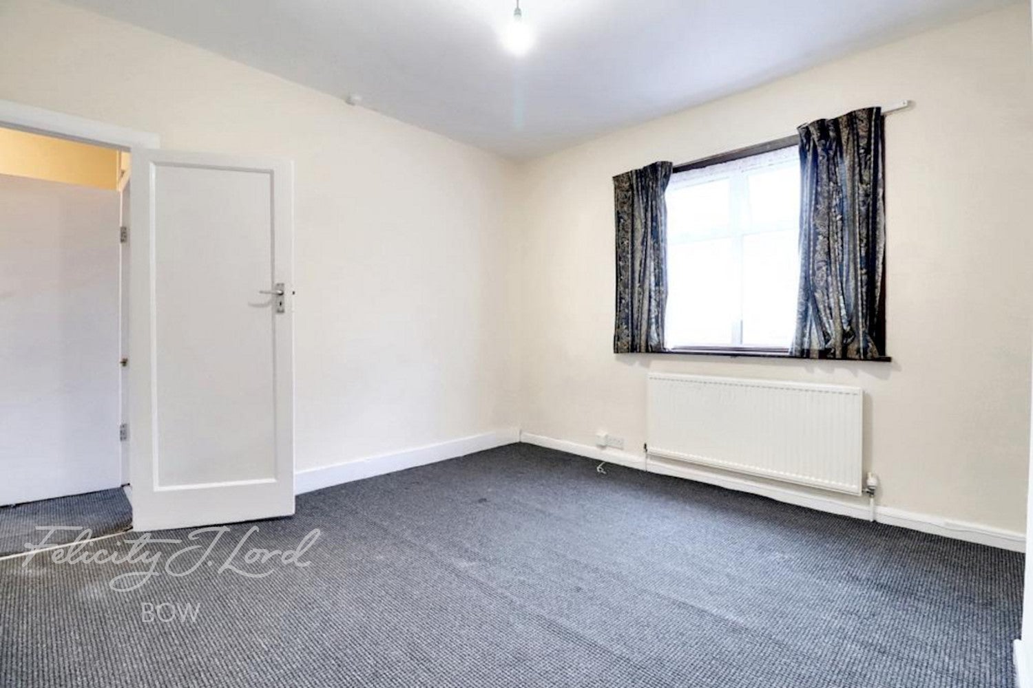 Flat Holland Road in Greater London