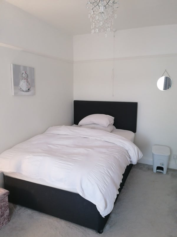 Room Hayes Road in Salford