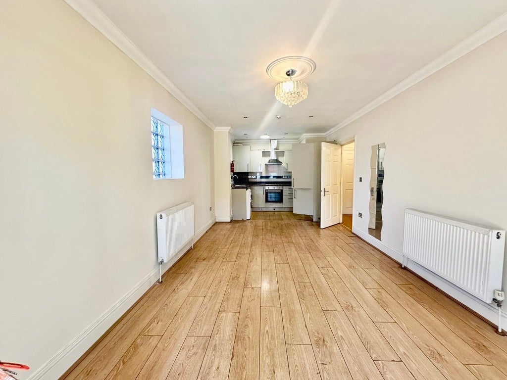 Flat Como Street in Greater London