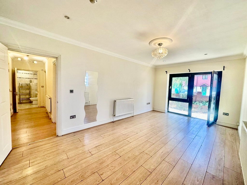 Flat Como Street in Greater London