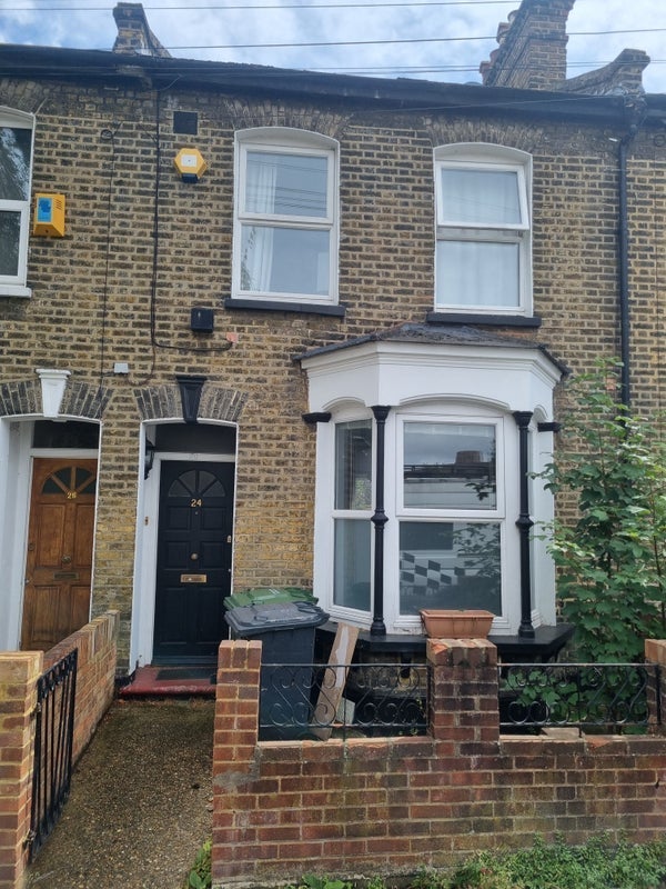 Room Leylang Road in Greater London