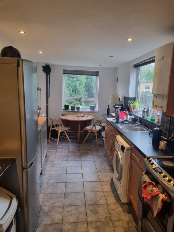 Room Leylang Road in Greater London