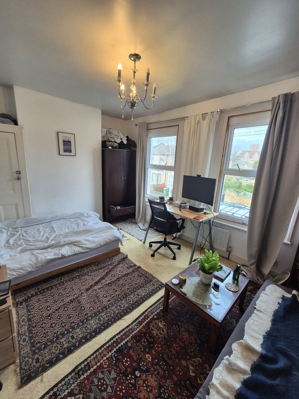 Room Leylang Road in Greater London
