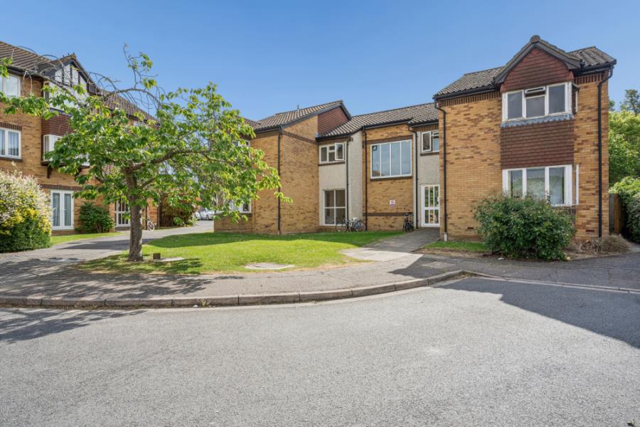 Flat Rabournmead Drive in London