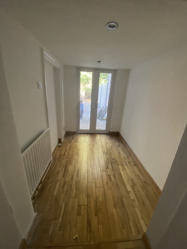 Room Ellison Road in Greater London