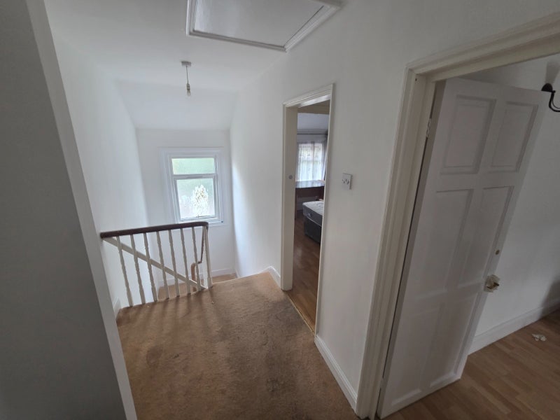 Room Ellison Road in Greater London