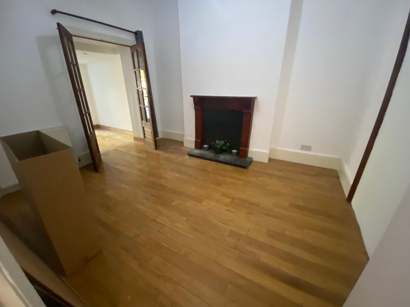 Room Ellison Road in Greater London