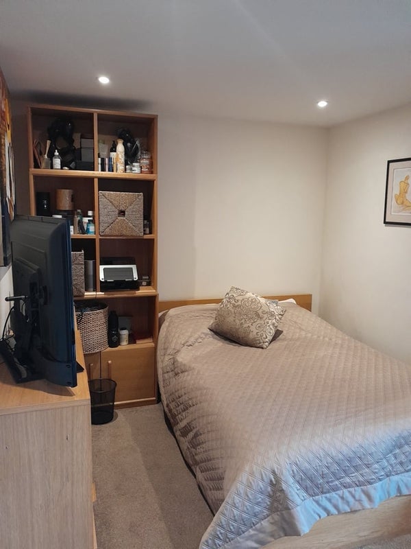 House Buttermere Close in London