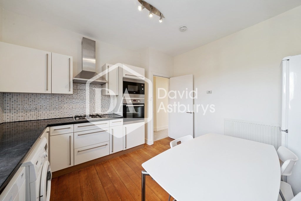 Flat Dudley Road in Greater London
