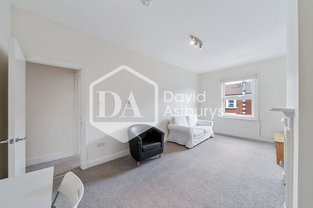Flat Dudley Road in Greater London