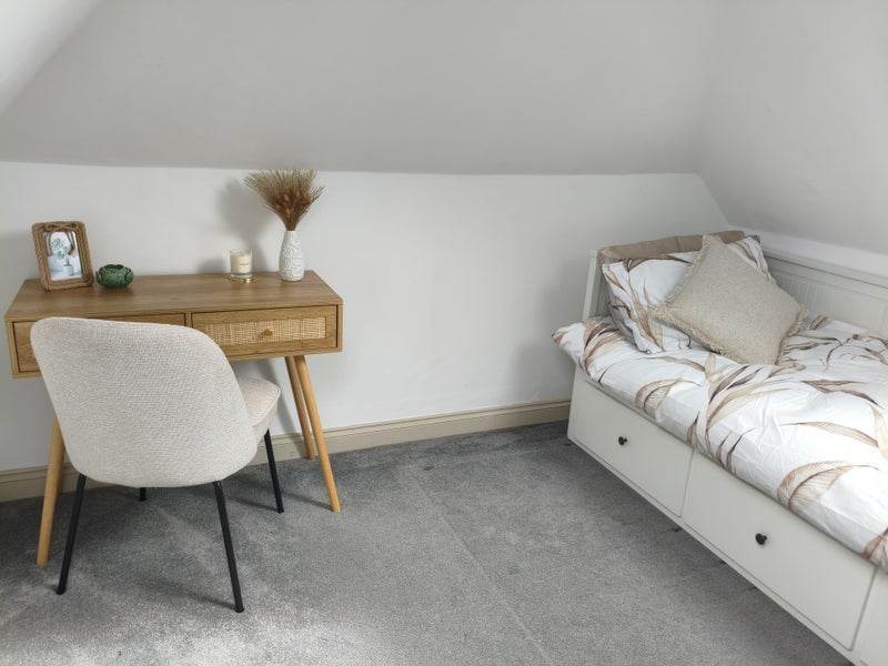 Room Northampton Road in Greater London