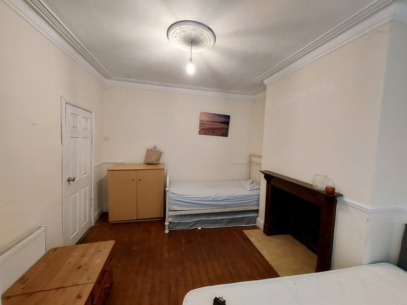 Room Repton Road in Bristol
