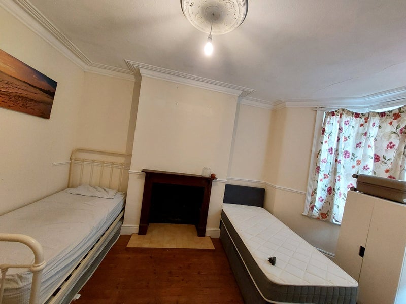 Room Repton Road in Bristol