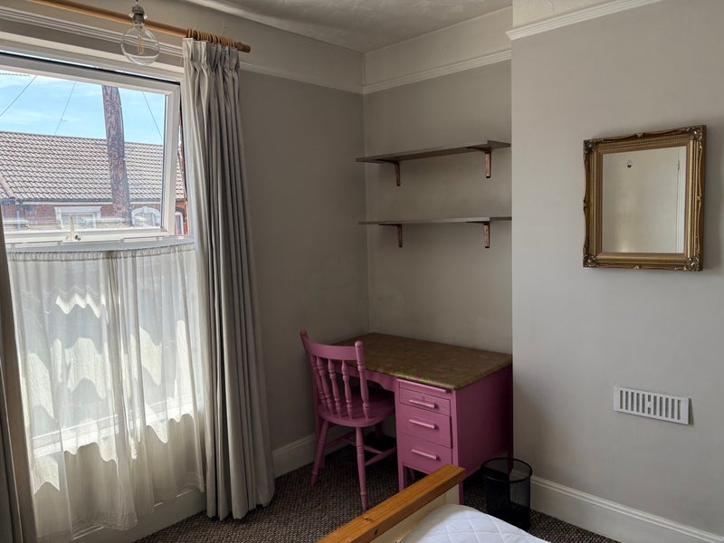Room Richmond Road in Ipswich