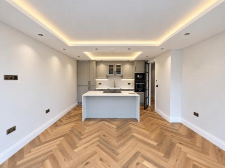 Flat Hazelwood Avenue in Greater London