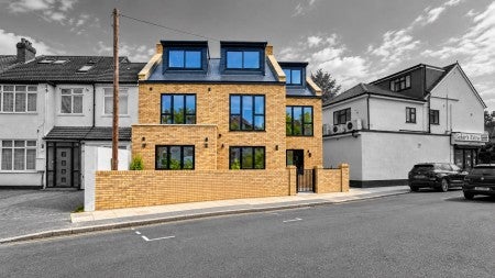 Flat Hazelwood Avenue in Greater London