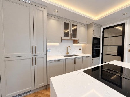 Flat Hazelwood Avenue in Greater London