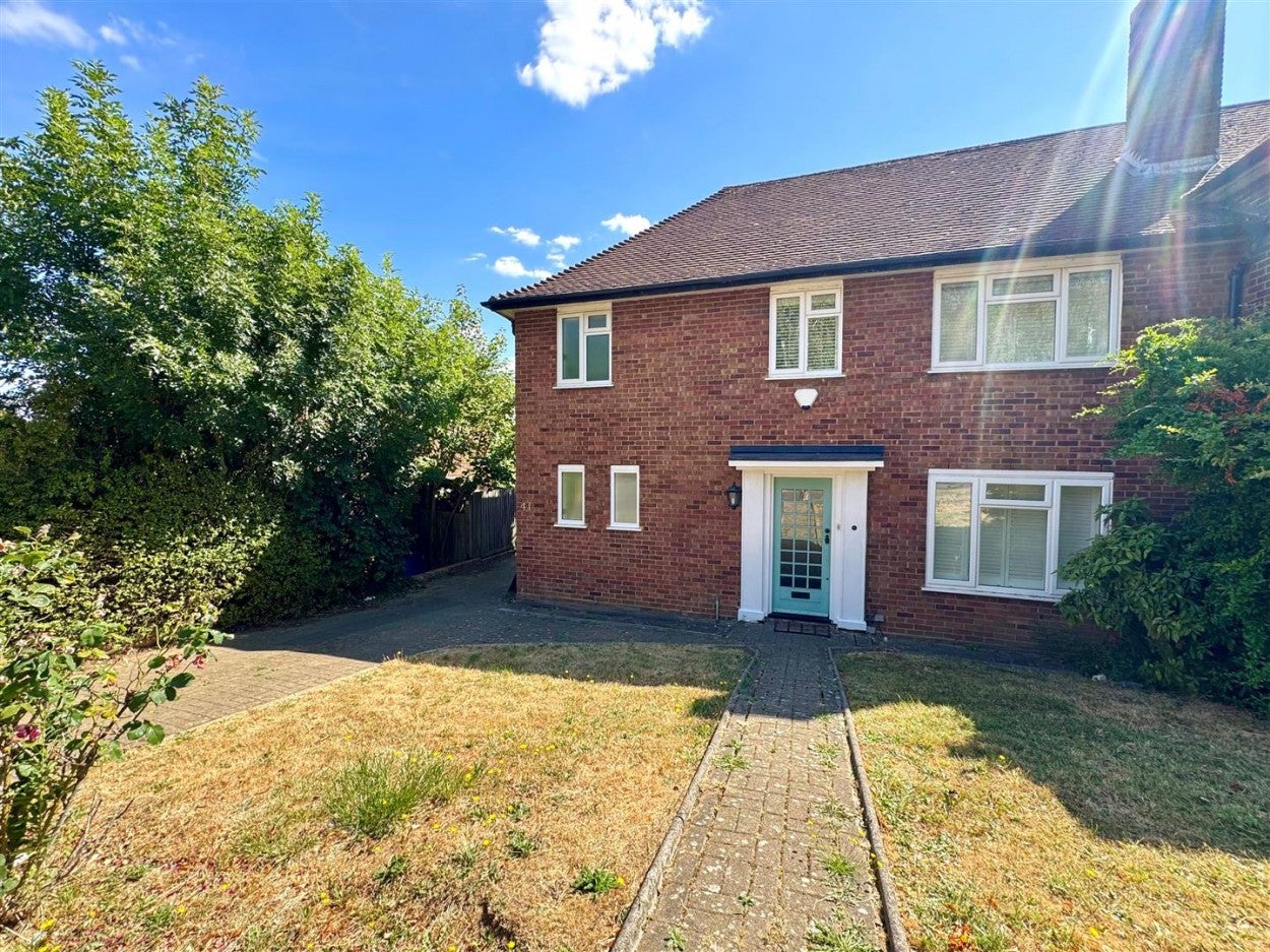 House Kings Drive in Greater London