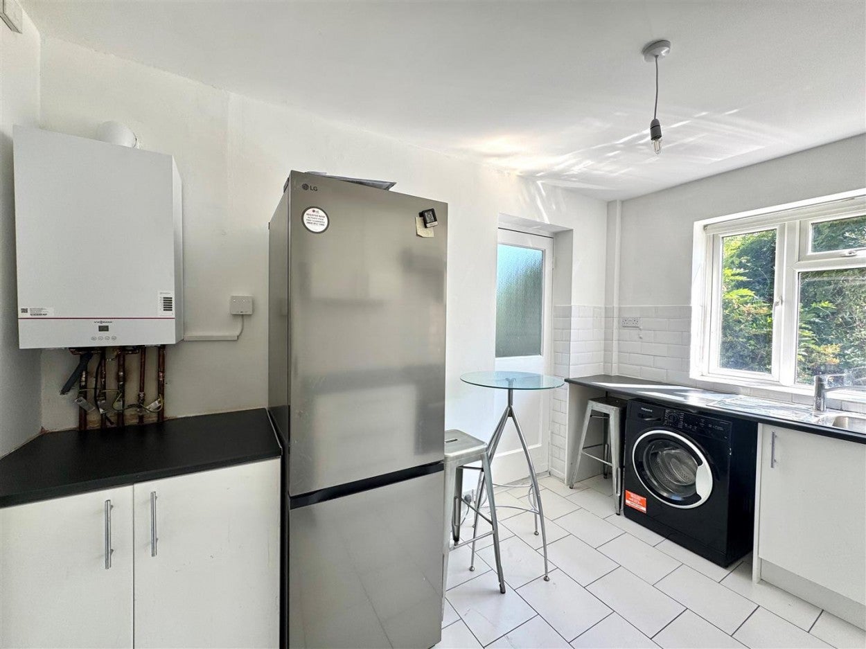 House Kings Drive in Greater London