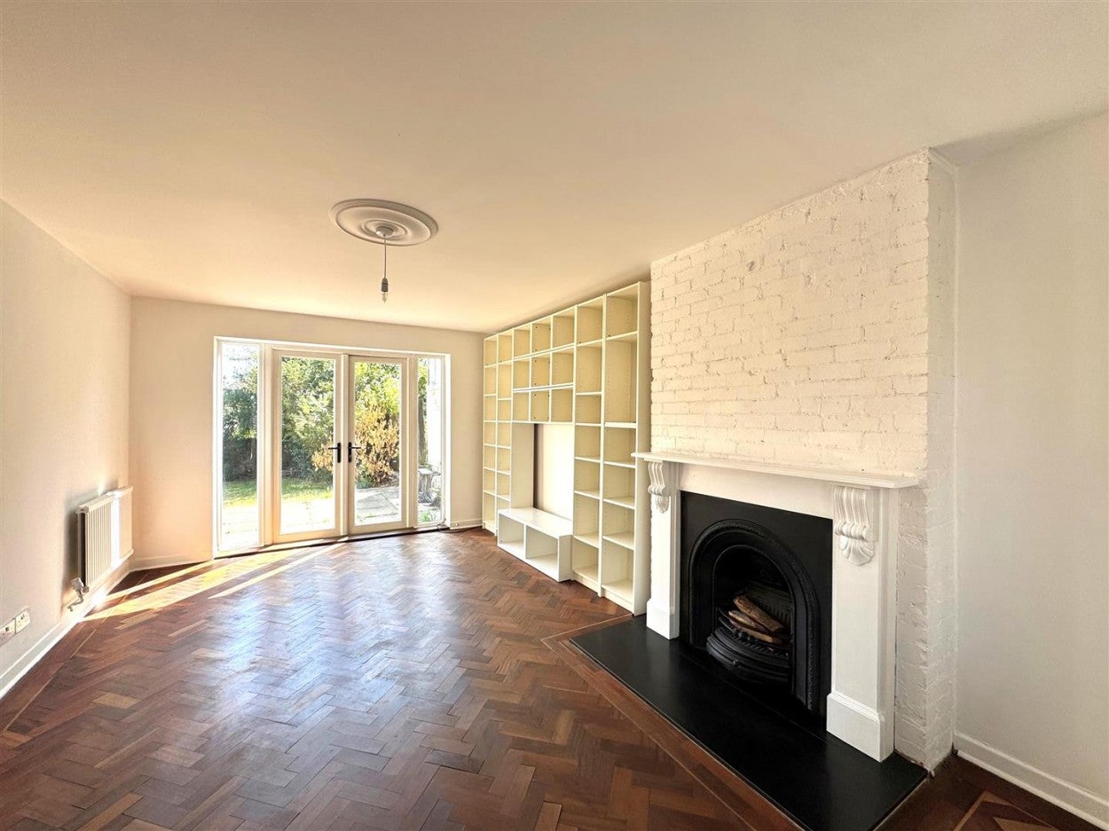 House Kings Drive in Greater London