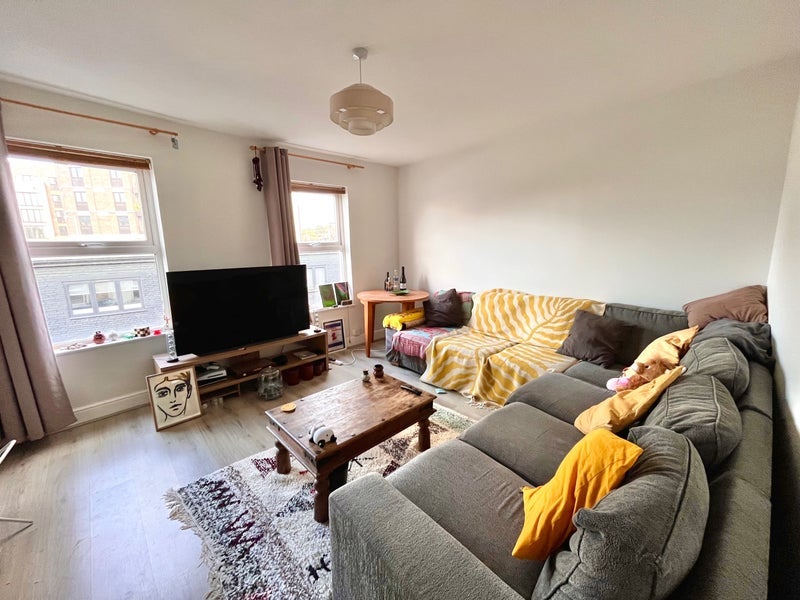 Room Coldharbour Lane in Greater London
