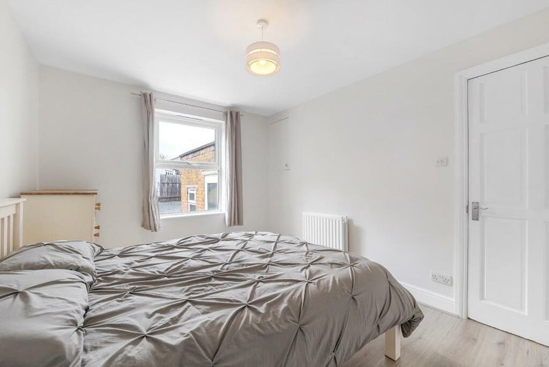 Room Coldharbour Lane in Greater London