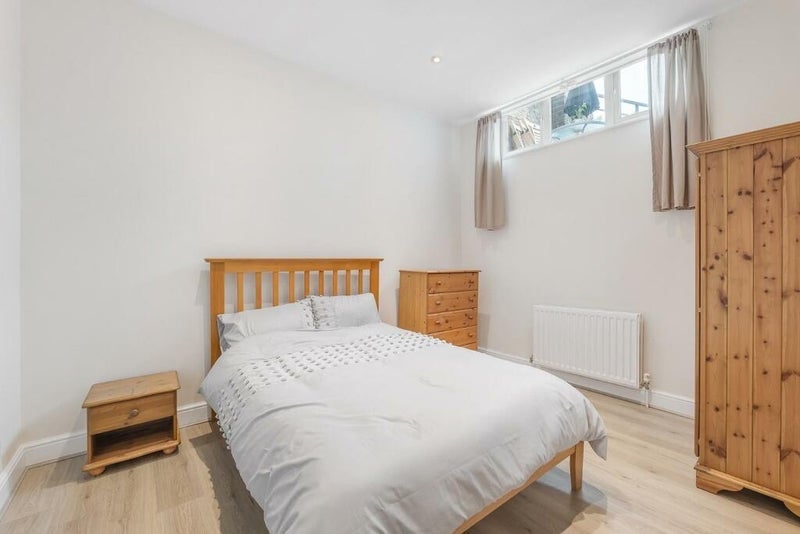 Room Coldharbour Lane in Greater London