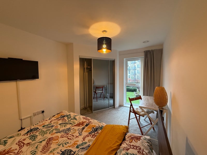 Room Ifield Road in Crawley