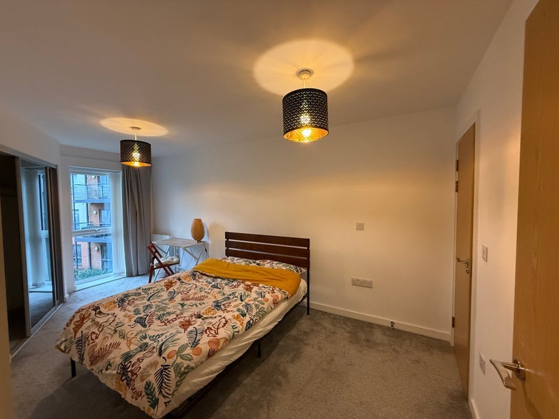 Room Ifield Road in Crawley