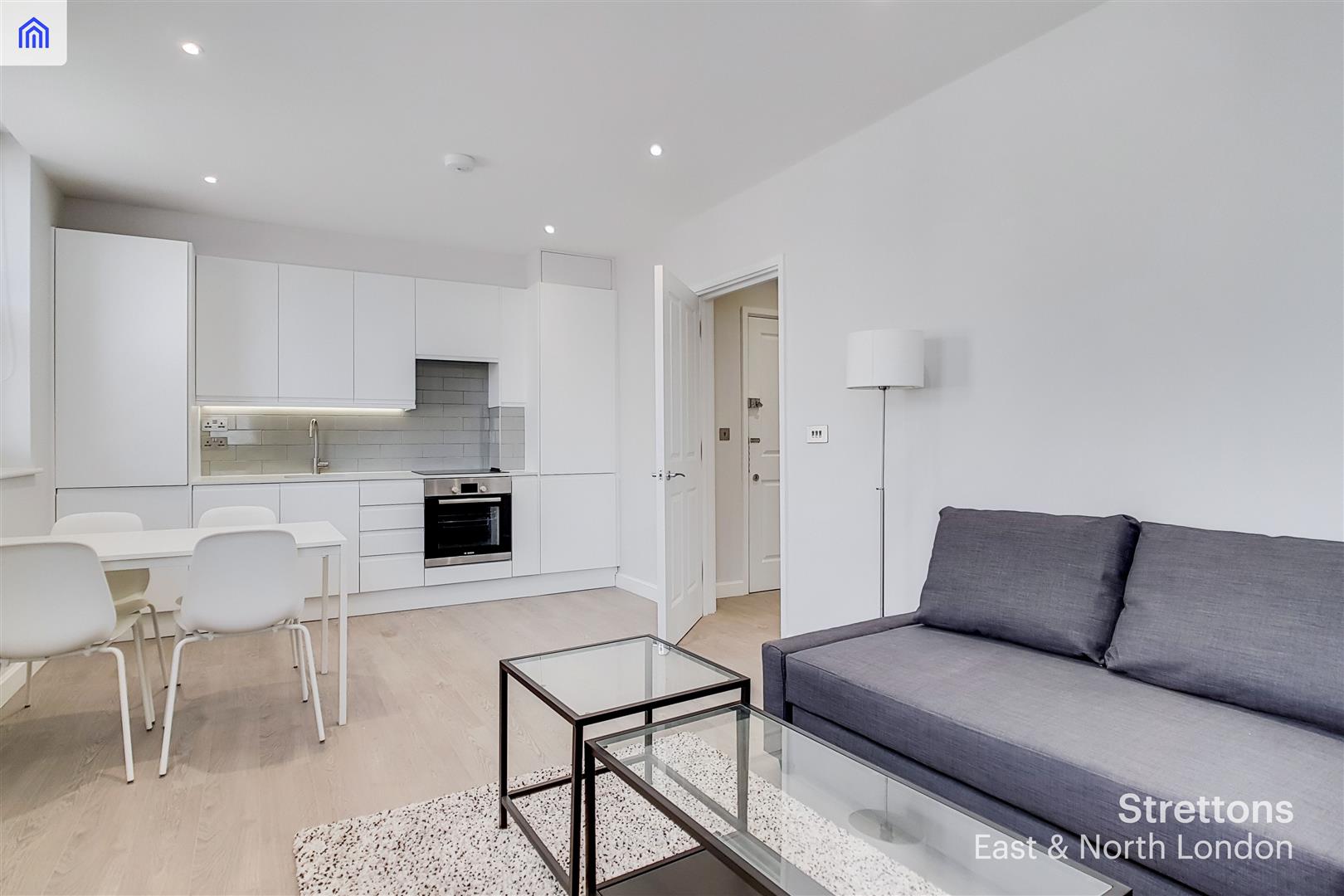 Flat Commercial Road in Greater London