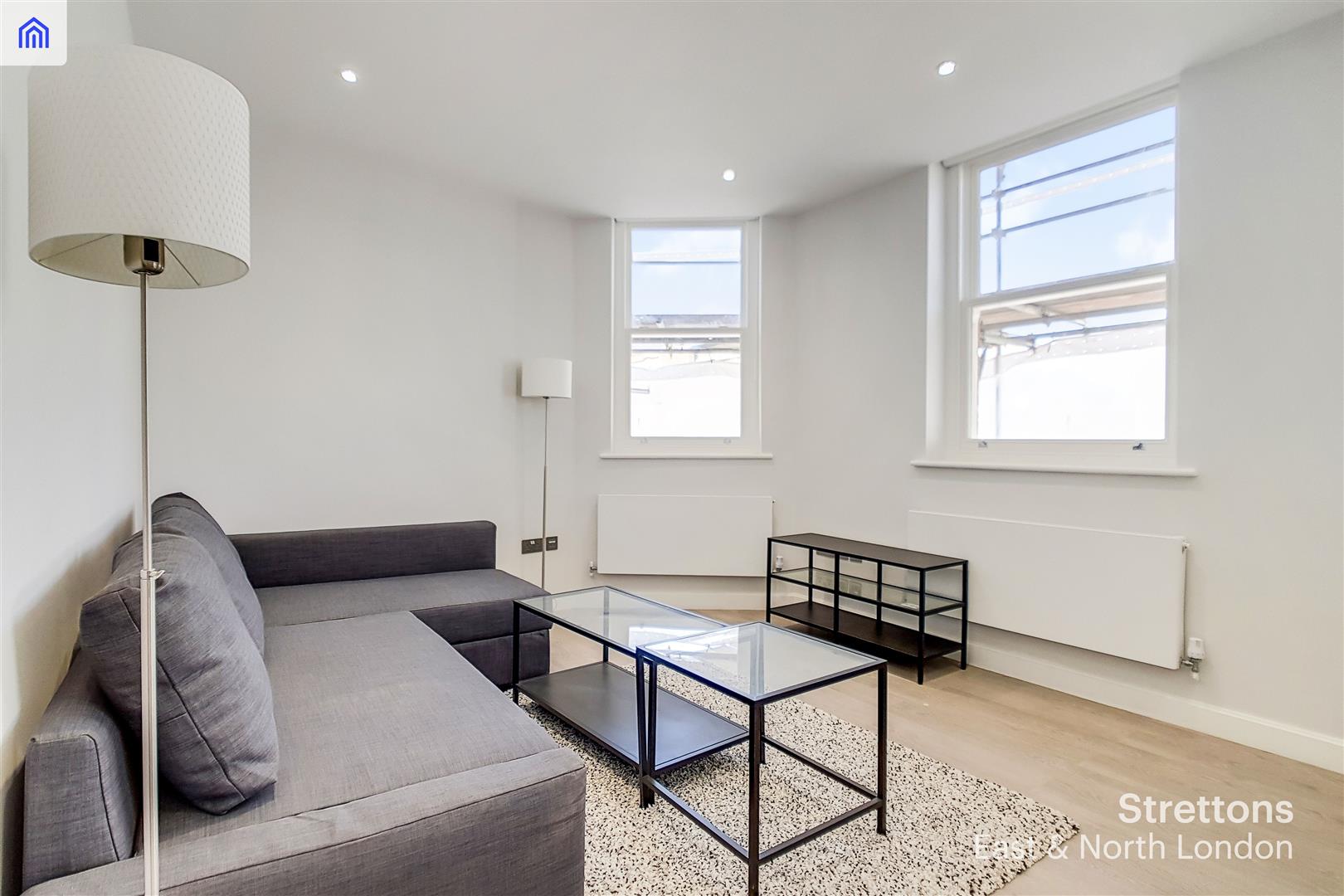 Flat Commercial Road in Greater London