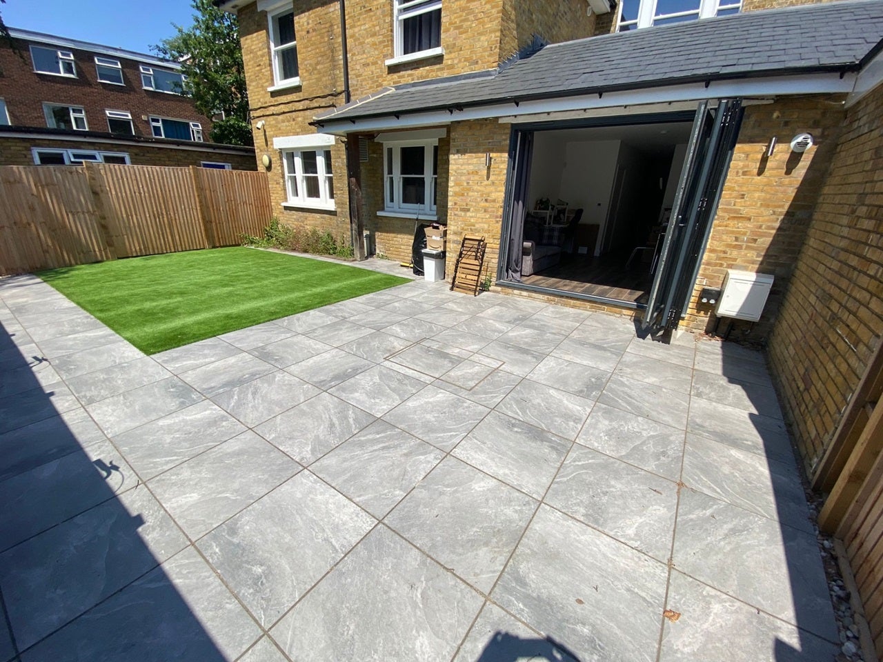 Flat Warham Road in Greater London