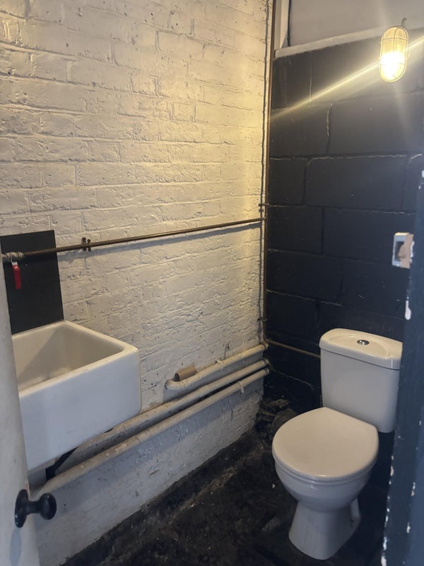 Room Prout Road in Greater London