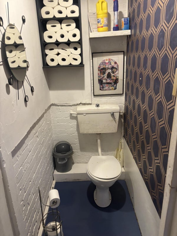 Room Prout Road in Greater London