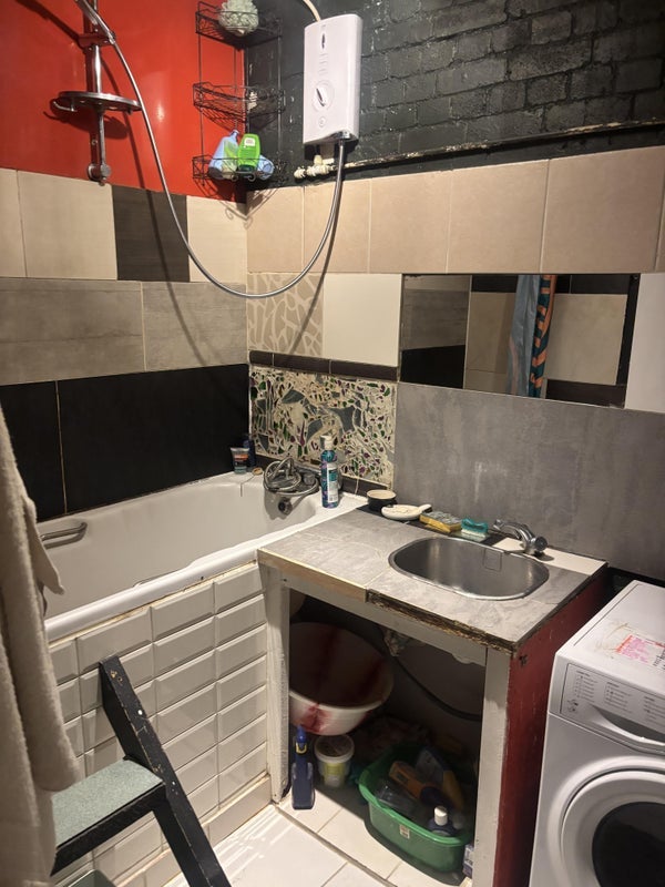 Room Prout Road in Greater London