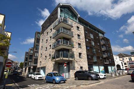 Flat Vauxhall Street in Plymouth