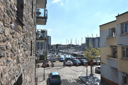 Flat Vauxhall Street in Plymouth