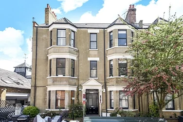 Flat Brixton Road in Greater London