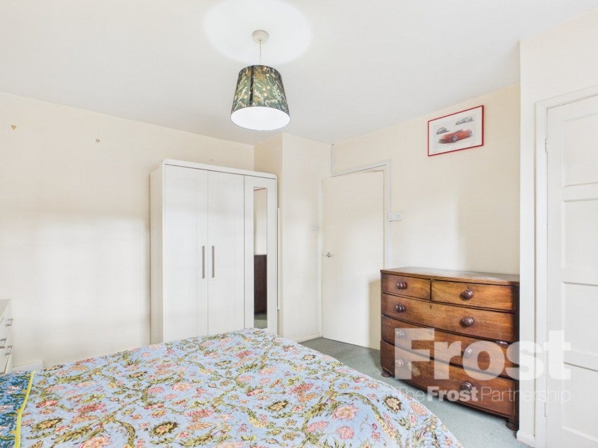Flat Thirlmere Avenue in Slough