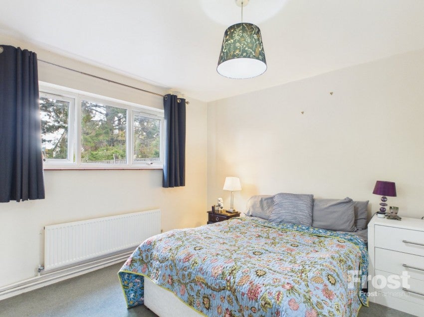 Flat Thirlmere Avenue in Slough