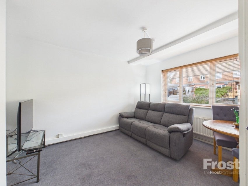 Flat Thirlmere Avenue in Slough