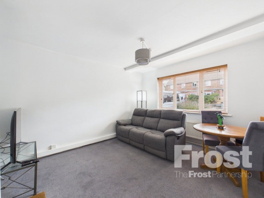 Flat Thirlmere Avenue in Slough