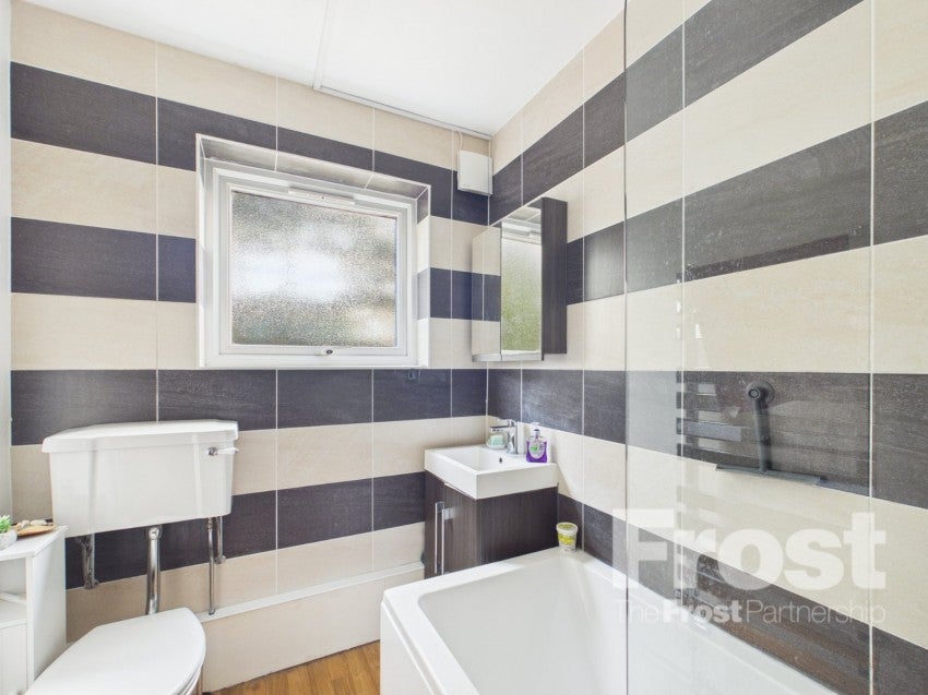 Flat Thirlmere Avenue in Slough