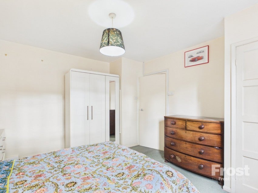 Flat Thirlmere Avenue in Slough